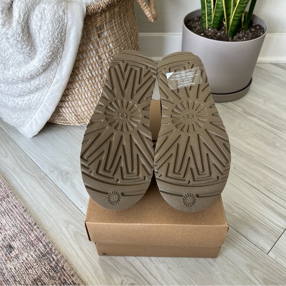 NWT UGG Tasman Slipper - Picture 6 of 7